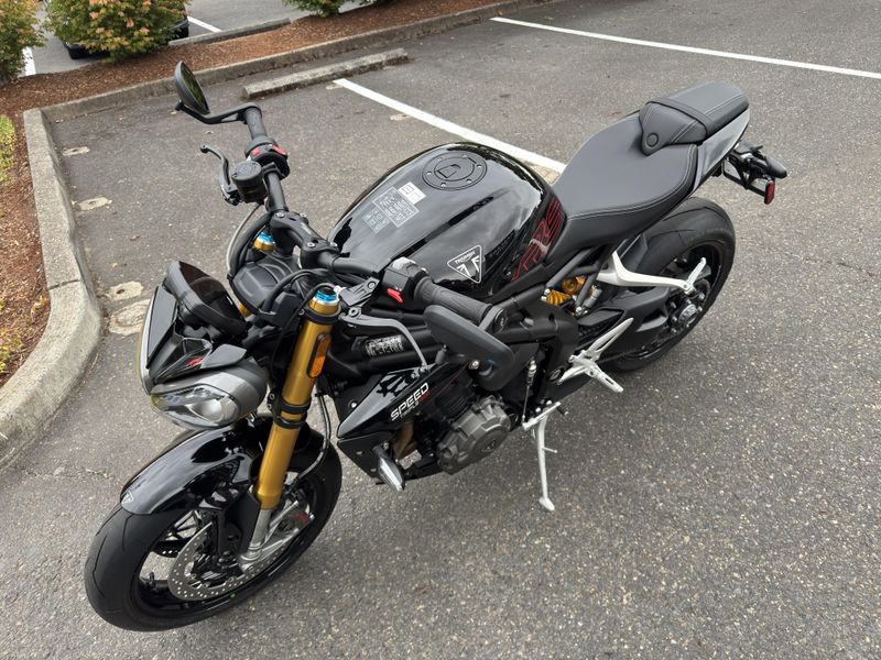 2025 Triumph Speed Triple 1200 RS - JET BLACK 