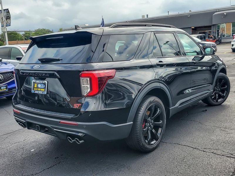 2024 Ford Explorer ST photo 8