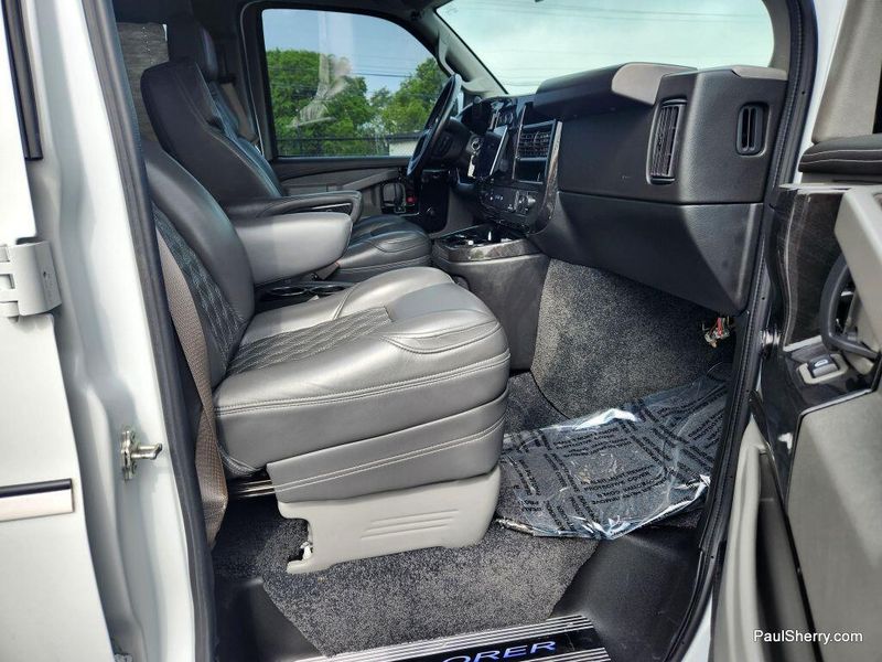 2023 GMC Savana Cargo Image 29