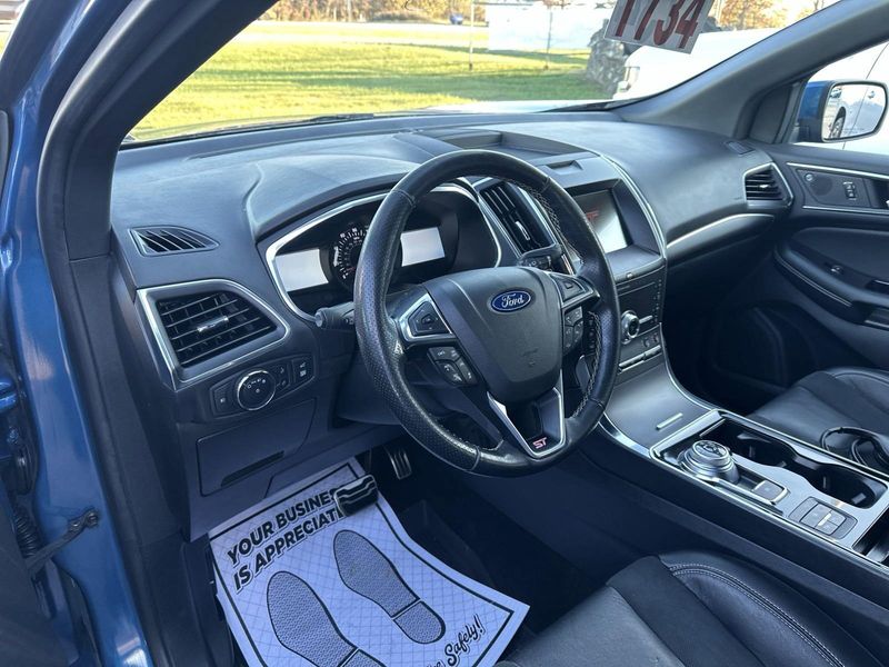 2020 Ford Edge STImage 18