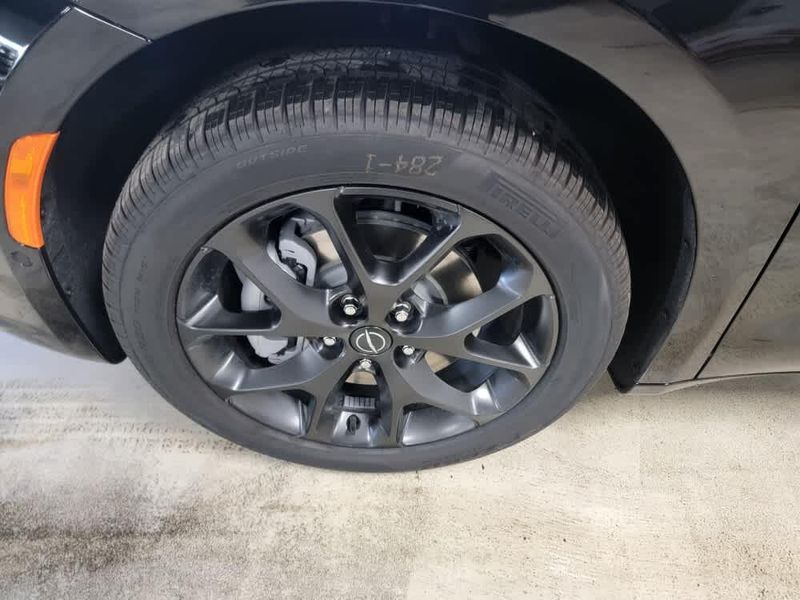 2026 Chrysler Pacifica Limited photo 5