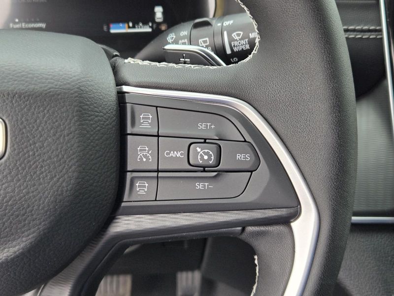 New 2026 Jeep Grand Cherokee Laredo X 4x2