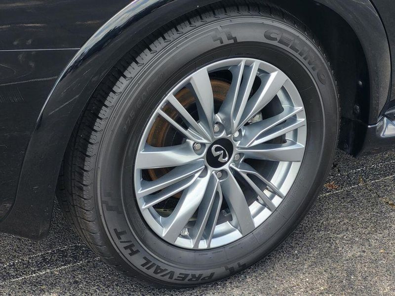 2023 INFINITI QX80 LuxeImage 7