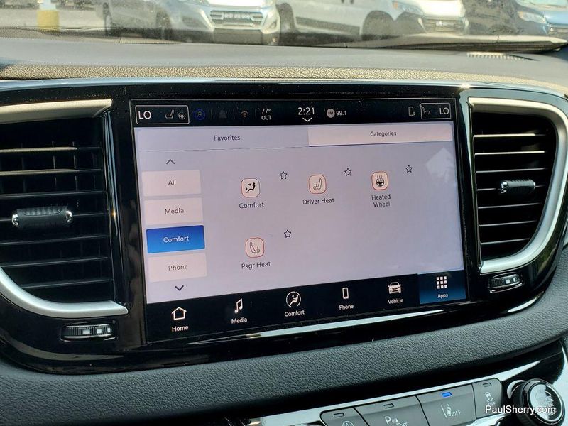 New 2025 Chrysler Voyager LxImage 22