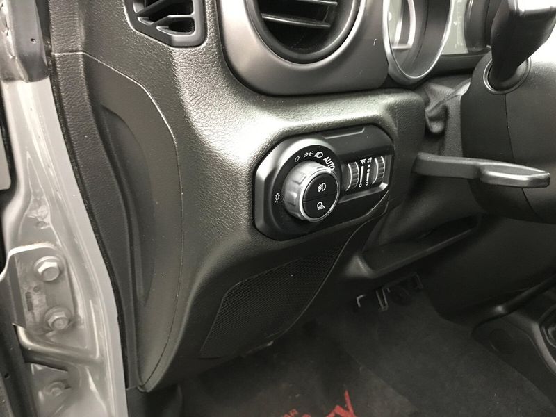 2021 Jeep Gladiator Willys photo 5
