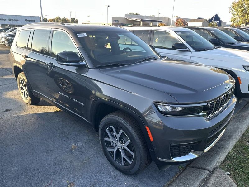 2025 Jeep Grand Cherokee L Limited 4x4Image 3