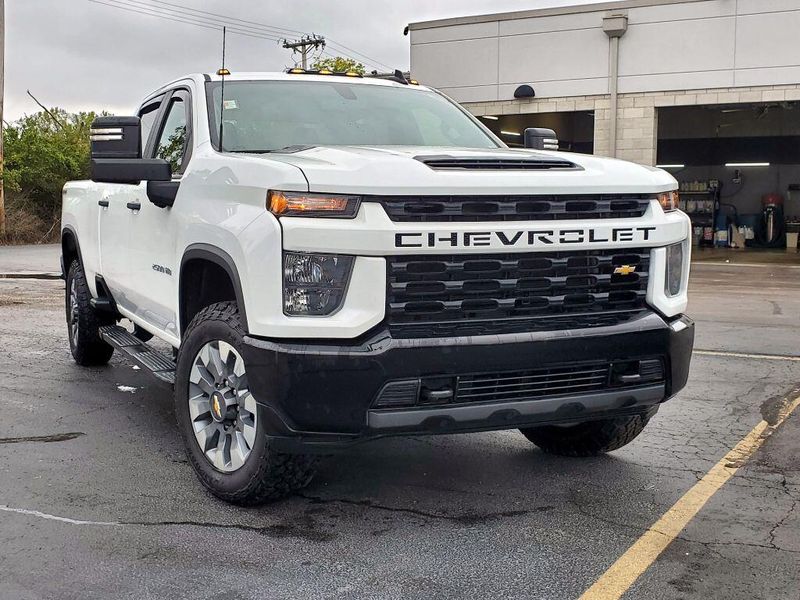 2022 Chevrolet Silverado 2500HD CustomImage 2