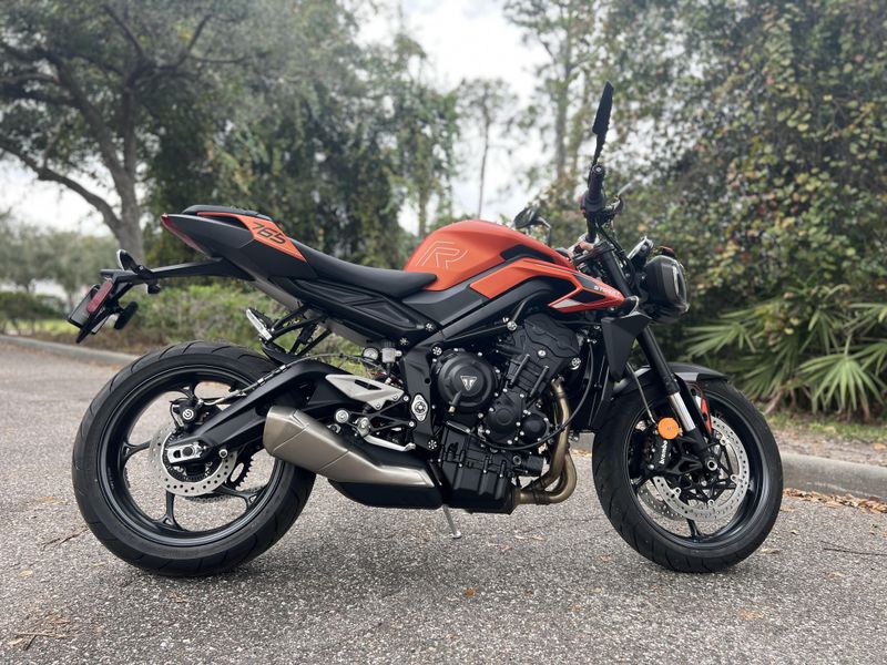 2025 Triumph Street Triple 765 R