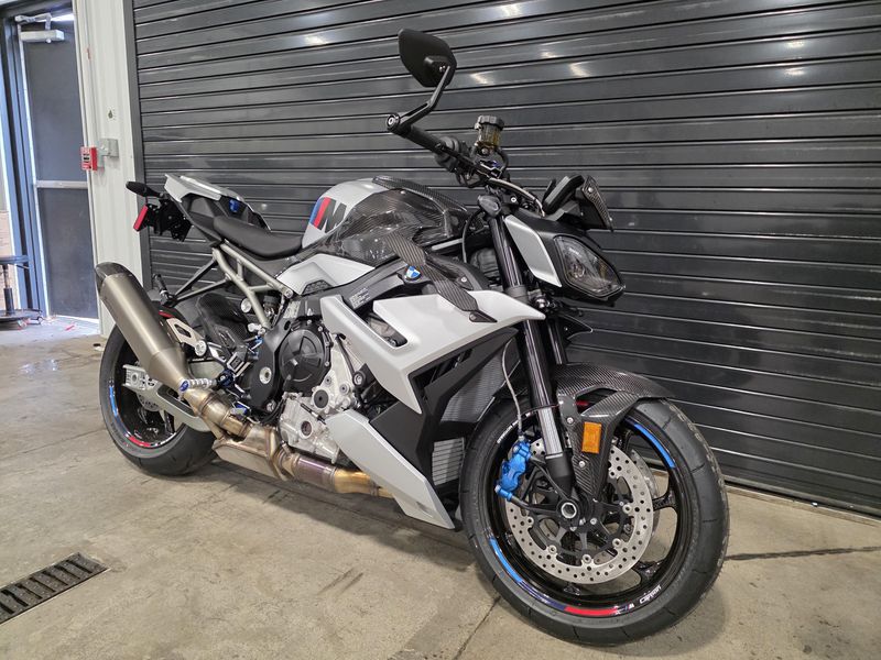 2025 BMW M 1000 R