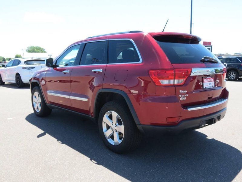 Used 2012 Jeep Grand Cherokee Overland 4x4 4dr SUVImage 4
