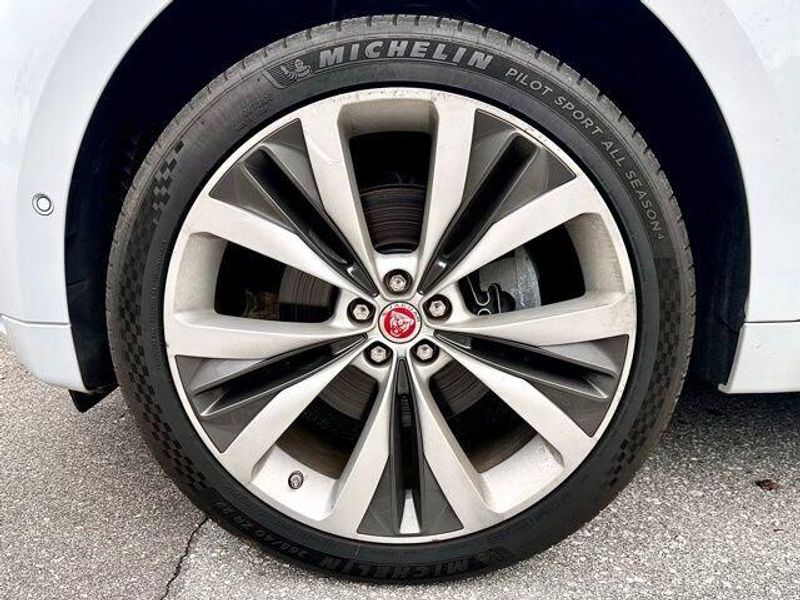 2017 Jaguar F-PACE 35t R-Sport