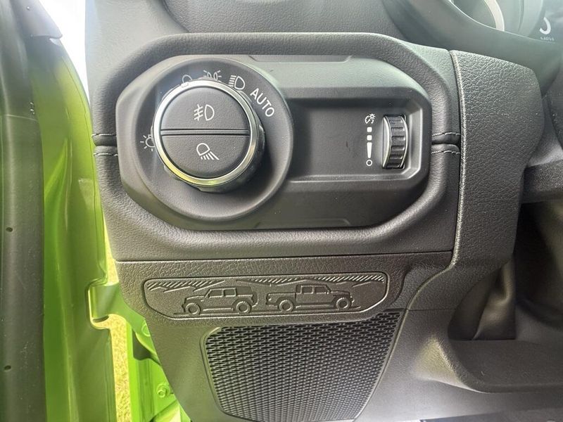 2025 Jeep Gladiator Sport S photo 11