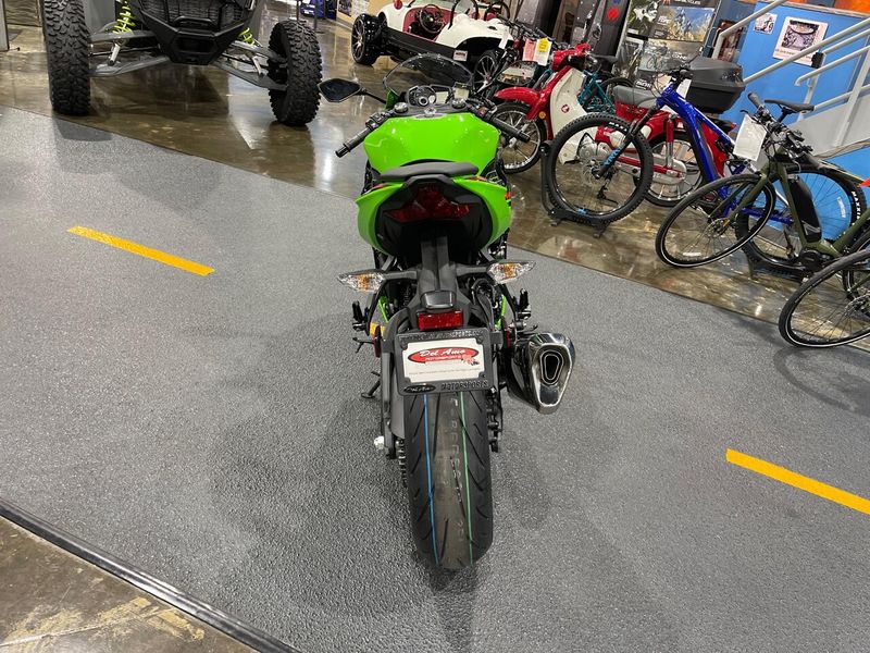 2025 Kawasaki NINJA ZX-6R KRT EDITION ABS Image 3
