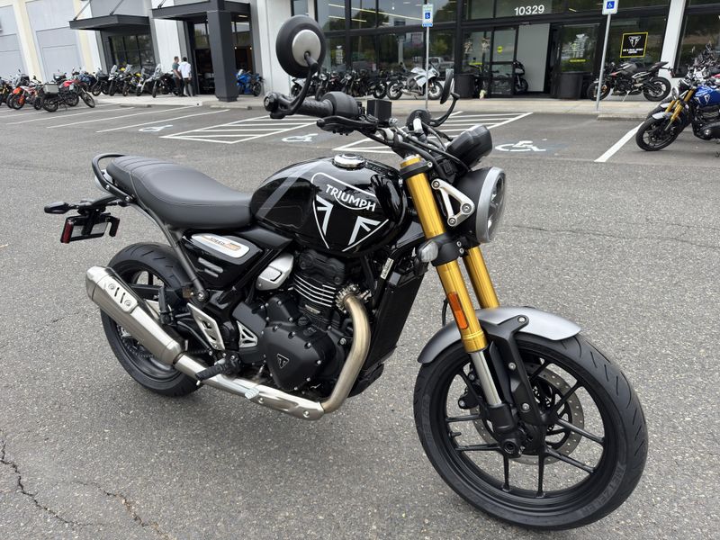 2025 Triumph SCRAMBLER 400 X - PHANTOM BLACK - SILVER ICE 