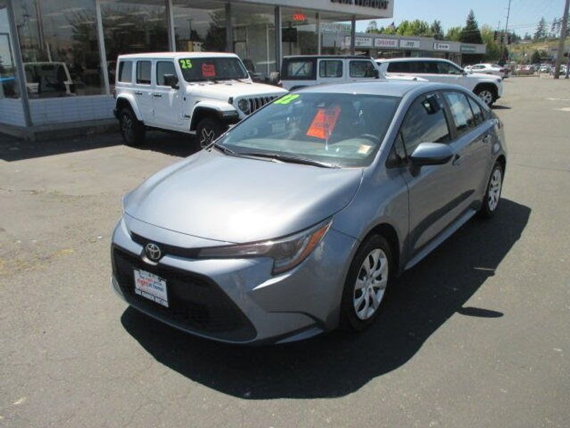 2022 Toyota Corolla LEImage 2