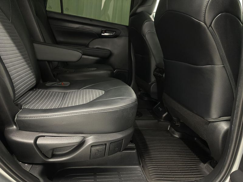 2021 Toyota Highlander XSE photo 18