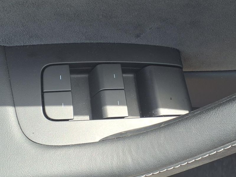 2023 Tesla Model Y Long RangeImage 17