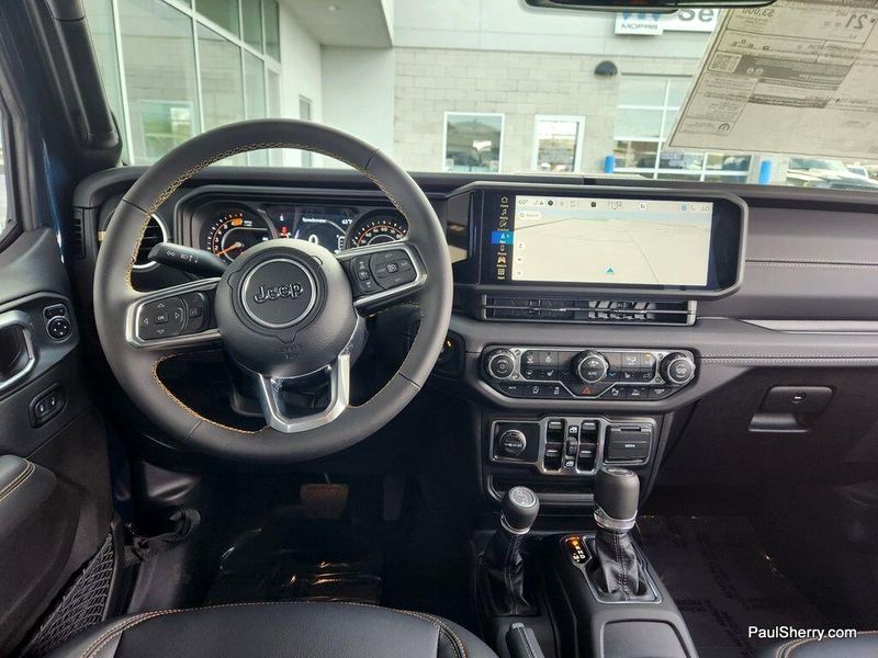 New 2025 Jeep Wrangler 4-door SaharaImage 37
