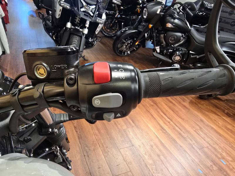 Used 2024 Triumph Bobber Image 11