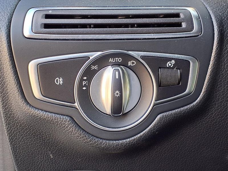 Used 2019 Mercedes-Benz GLC 300Image 18