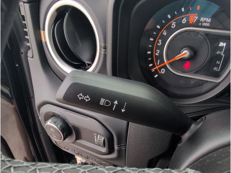 New 2026 Jeep Gladiator Sahara 4x4Image 26