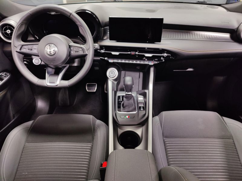 Used 2025 Alfa Romeo Tonale 2.0T AWD w/SunroofImage 16