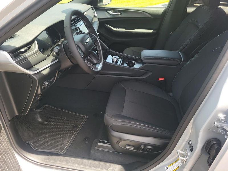 2025 Jeep Grand Cherokee Laredo 4x4Image 22