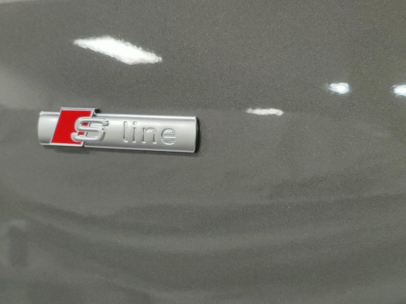 Used 2024 Audi Q3 S line Premium AWD w/ConvenienceImage 5