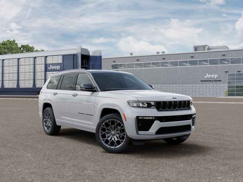 New 2026 Jeep Grand Cherokee L Summit 4x4Image 5