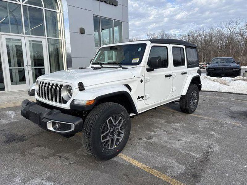 2025 Jeep Wrangler Unlimited Sahara photo 2