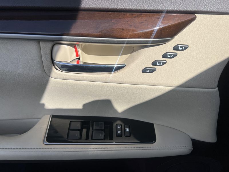 2017 Lexus ES 350Image 6