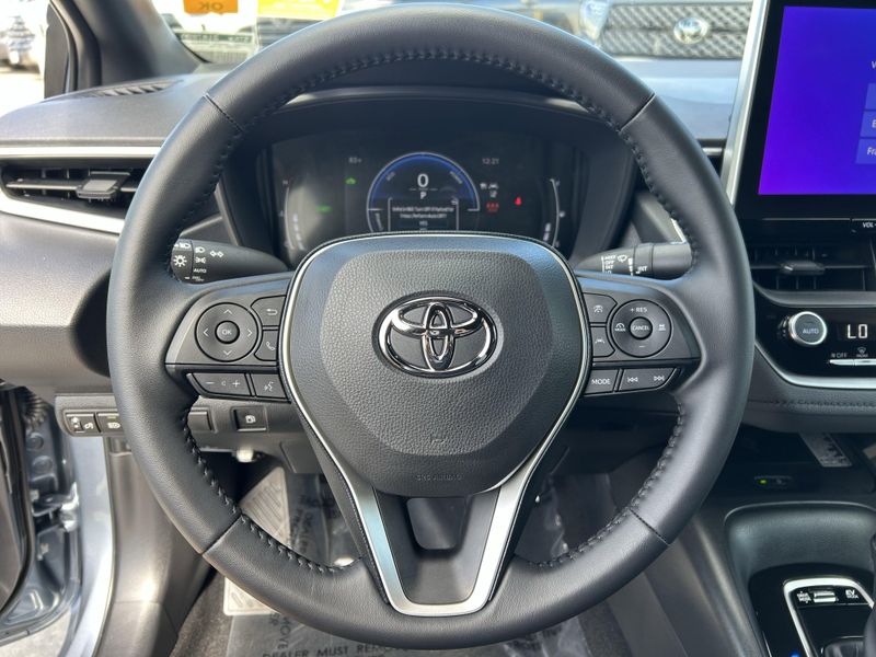 Used 2025 Toyota Corolla SEImage 25