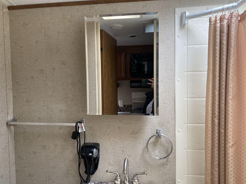 Used 2014 OUTDOORS RV CREEKSIDE 20FQ Image 16