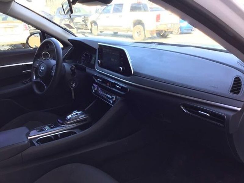 2021 Hyundai Sonata SEImage 16