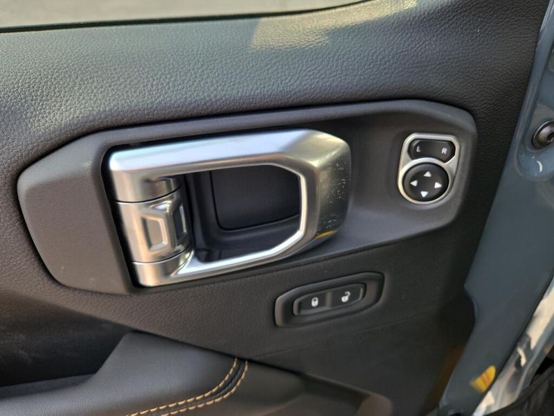 2025 Jeep Gladiator Sport photo 10