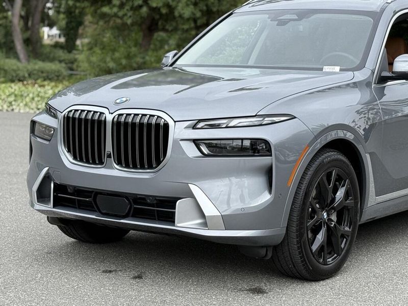 2025 BMW X7 xDrive40iImage 10