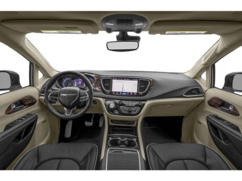2024 Chrysler Pacifica Pinnacle photo 8
