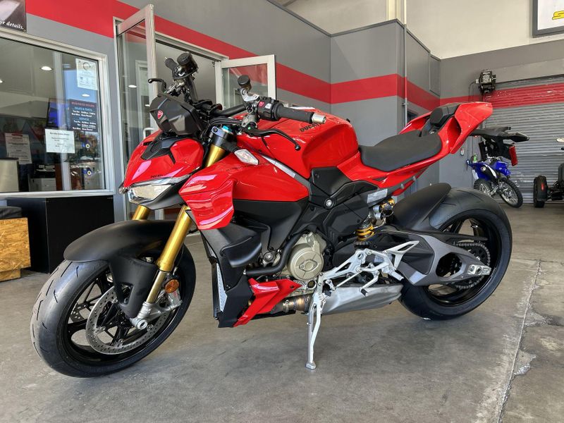 New 2026 Ducati STREETFIGHTER V4 S Image 10