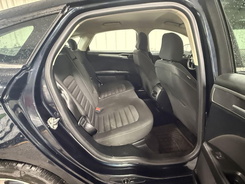 Used 2020 Ford Fusion SEImage 9