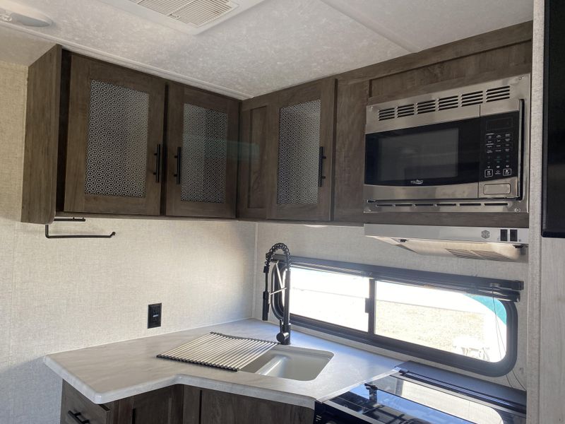 Used 2021 FOREST RIVER WILDWOOD 22RBS Image 14