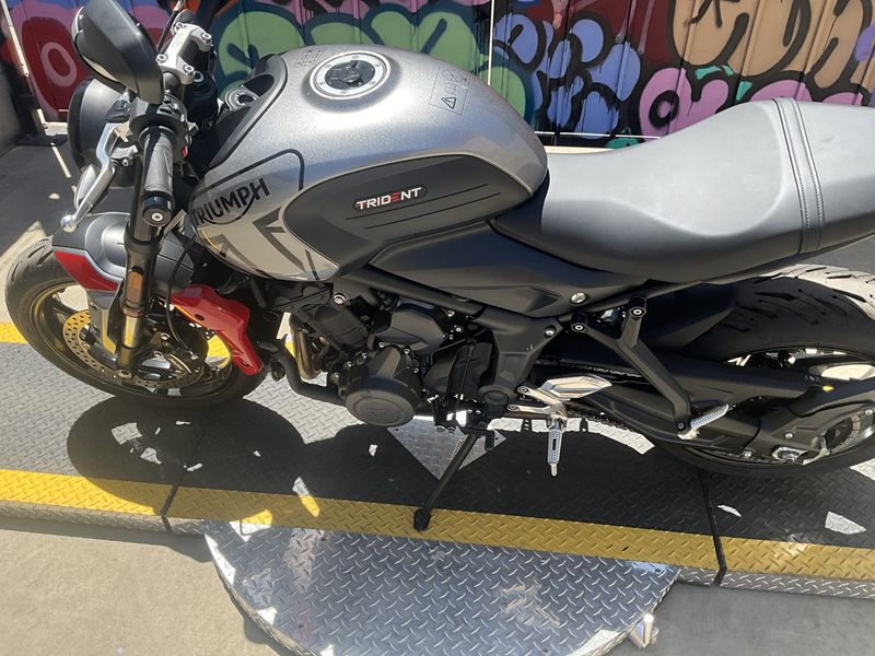 2023 Triumph TRIDENT in a Matt Jet Black / Silver Ice exterior color. BMW Motorcycles of Modesto 209-524-2955 bmwmotorcyclesofmodesto.com 