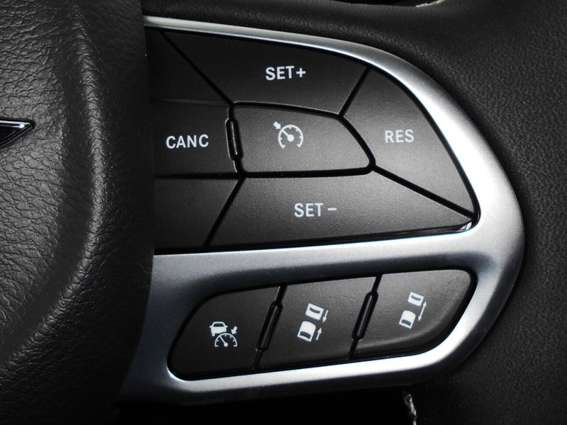 2025 Chrysler Pacifica SelectImage 24