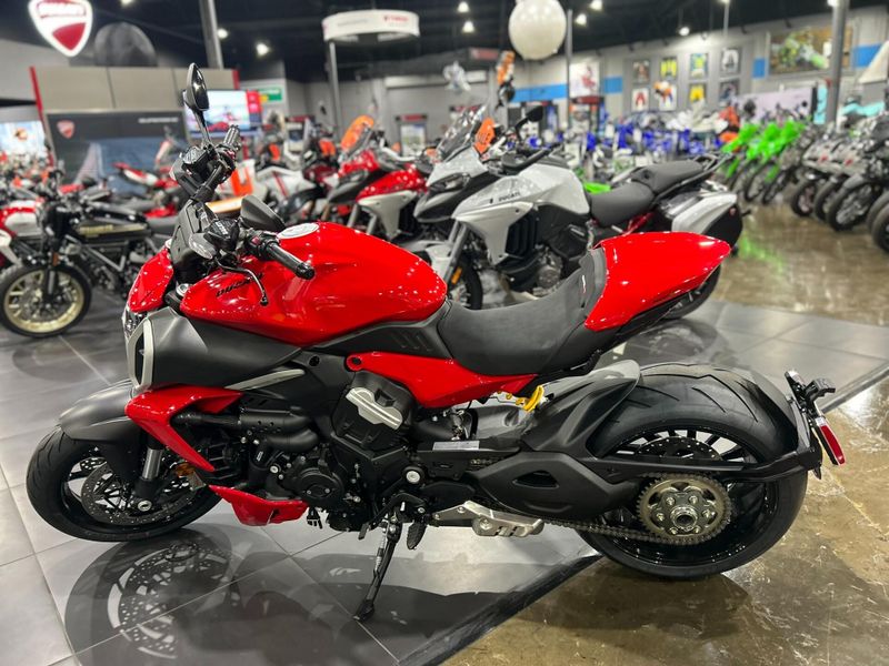New 2025 Ducati DIAVEL V4 Image 26