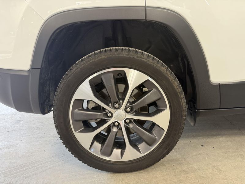 Used 2022 Jeep Cherokee LimitedImage 8