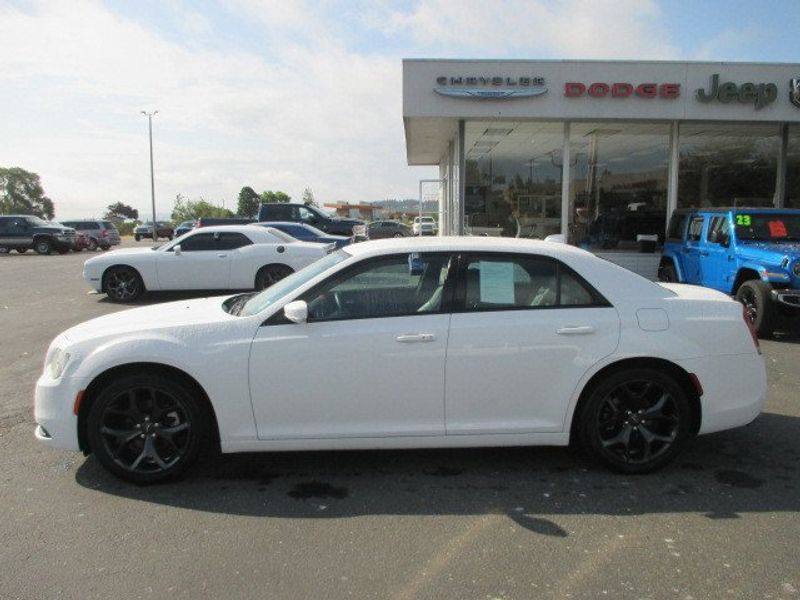 2021 Chrysler 300 300SImage 11