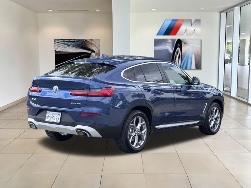 2022 BMW X4 xDrive30iImage 8