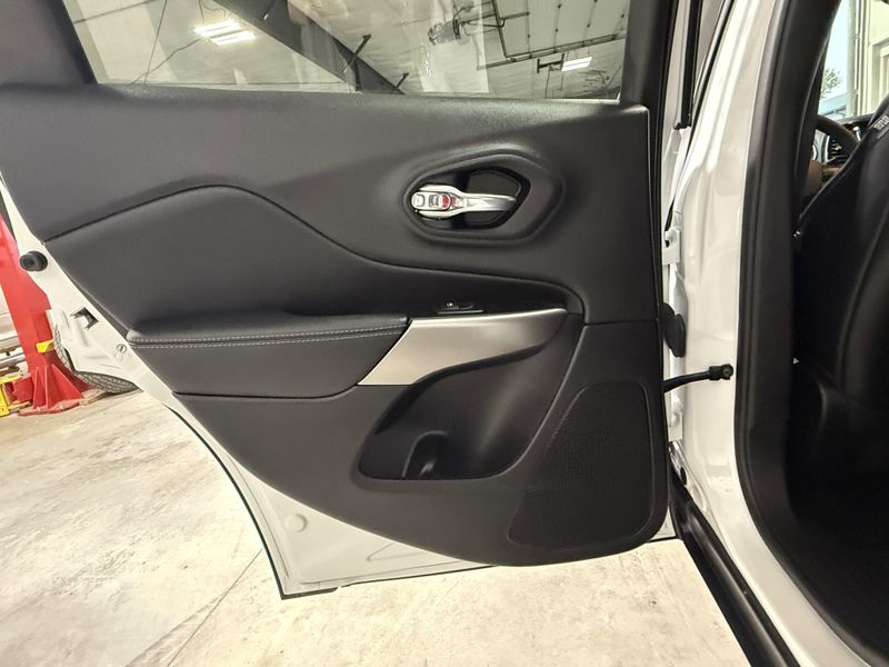 Used 2022 Jeep Cherokee LimitedImage 18