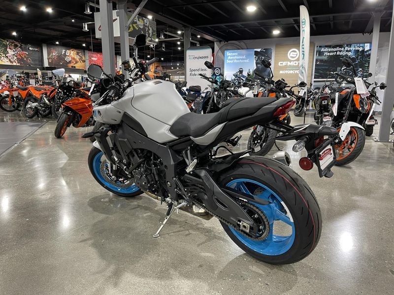 2025 Yamaha MT-10 Image 15