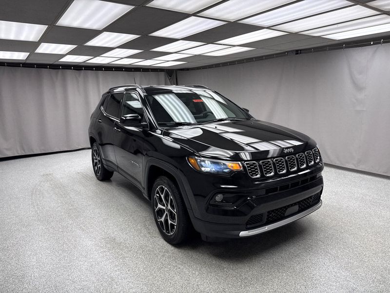 New 2025 Jeep Compass Limited 4x4Image 4