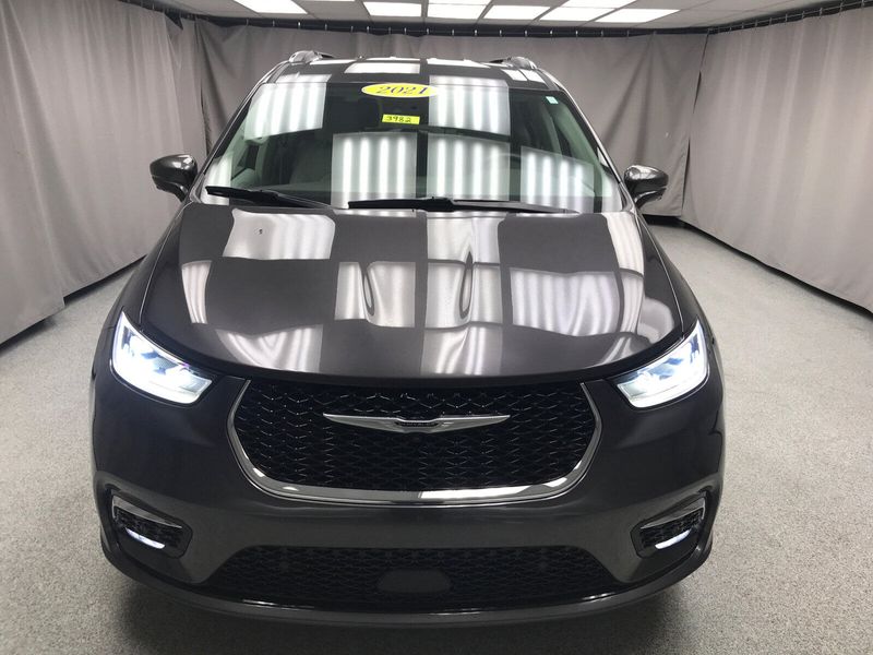 Used 2021 Chrysler Pacifica Touring LImage 26